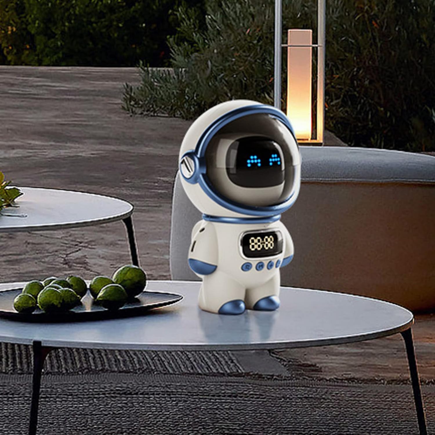 Altavoz Inteligente con IA y Reloj Despertador – Sonido Estéreo Portátil, Lámpara de Noche y Audio Interactivo – El Regalo Creativo para un Hogar Moderno